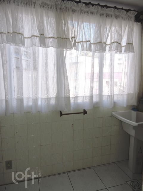 Image 12 - 249250